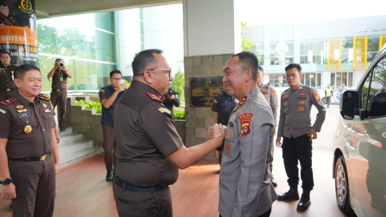 Silaturahmi ke Kejati, Kapolda Sumsel Rapatkan Barisan ‘Nyago Bumi Sriwijaya