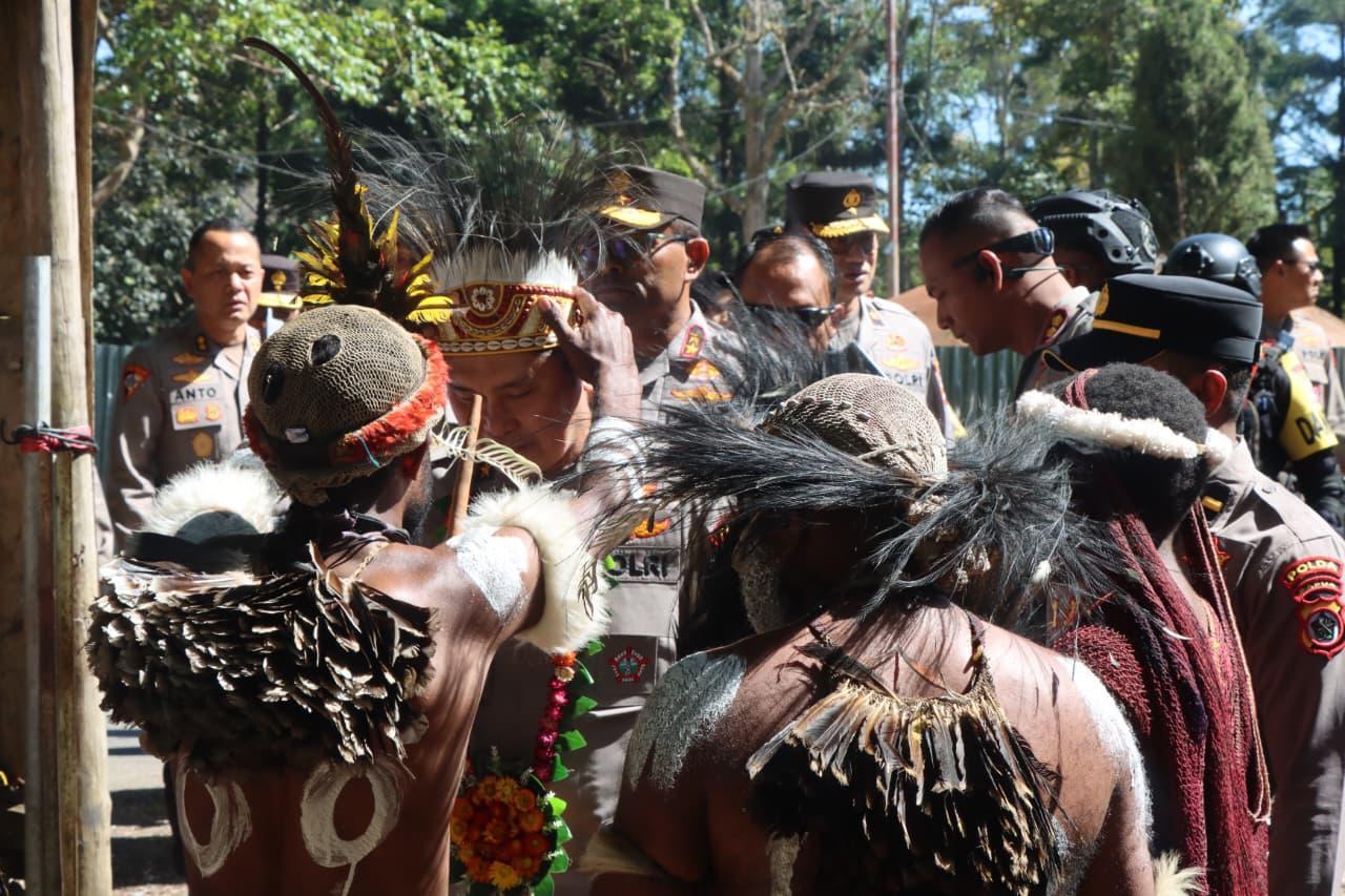 Astamaops Kapolri Berbagi Semangat Belajar Bersama Anak-Anak Papua di Pusat Olah Seni Wesaput