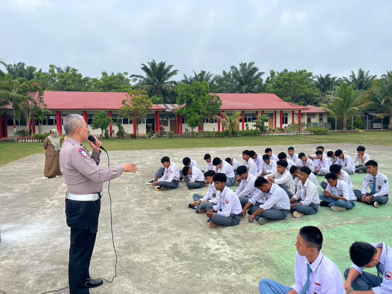 Police Go To School, Satlantas Polresta Bengkulu Ingatkan Pelajar Jauhi Balap Liar dan Gengster