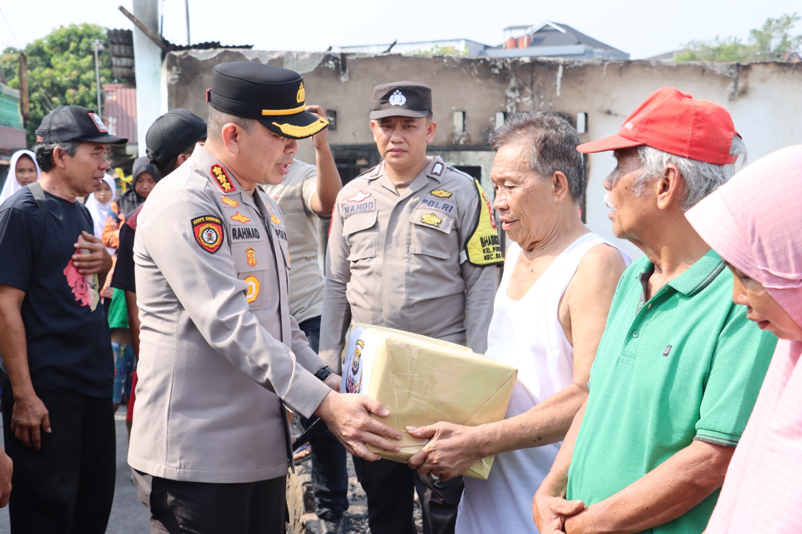 Kapolresta Bengkulu Berikan Bantuan Sembako kepada Korban Kebakaran, Wujud Kepedulian Polri kepada Masyarakat