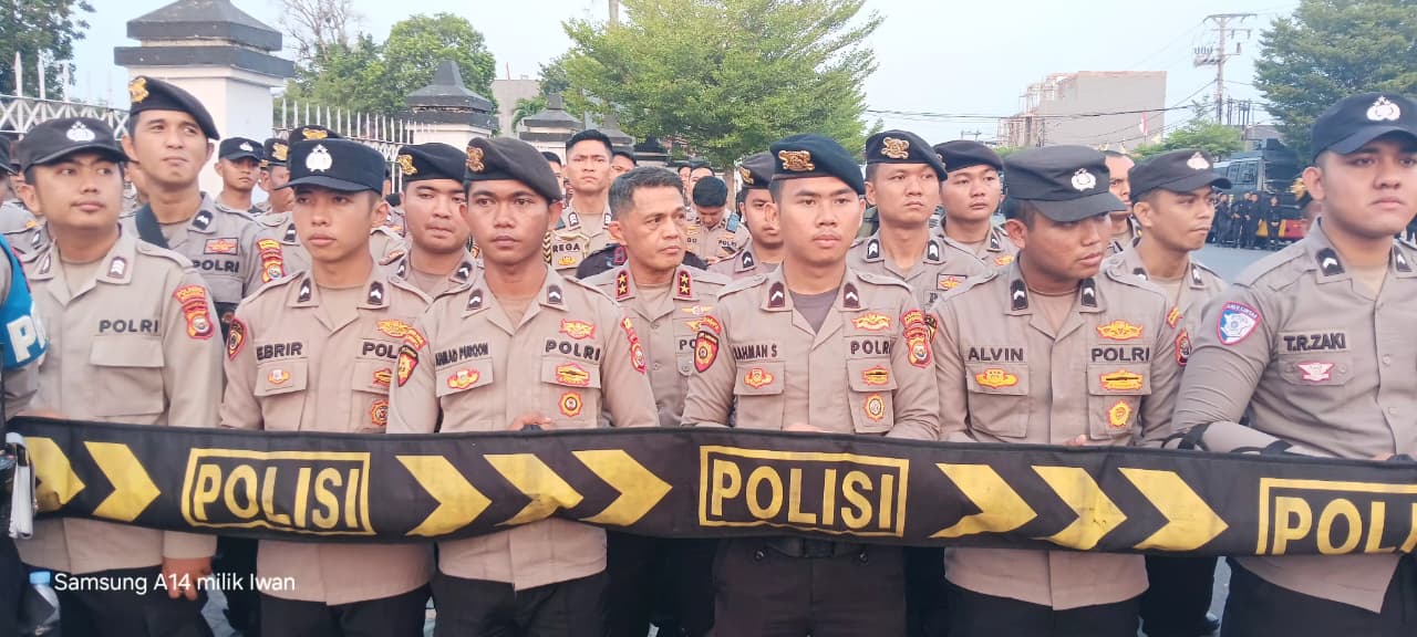 Kapolda Bengkulu Turun Langsung Kawal Aksi Demo OKP dan BEM di Depan Kantor DPRD Provinsi
