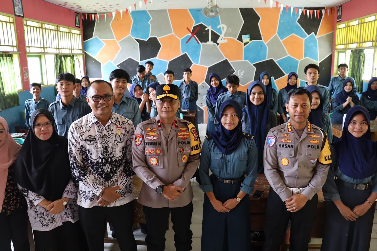 Dukung Program Quick Wins Kapolri, Wakapolda Bengkulu Sosialisasikan Polisi Peduli Pendidikan di SMAN 7 Kota Bengkulu
